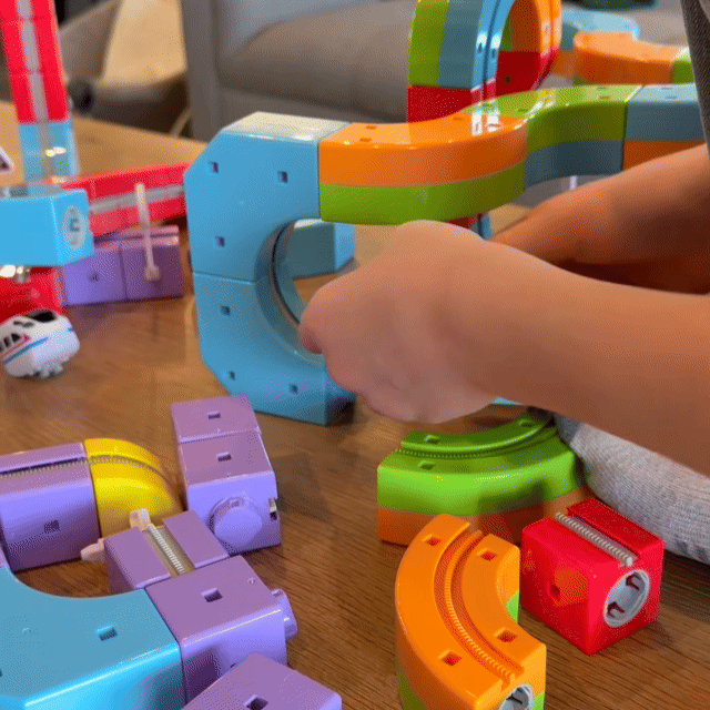 Orienia™ Creative Railway Train Set